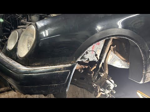 Видео: Мерседес w210 E300D переварка чашек передних пружин (стаканов) Переварка закладных скобы втулок стаб