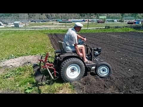Видео: Нарезаю борозды самодельным трактором.