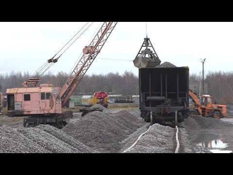 Видео: Железнодорожный кран КЖДЭ-16 за работой в разную погоду