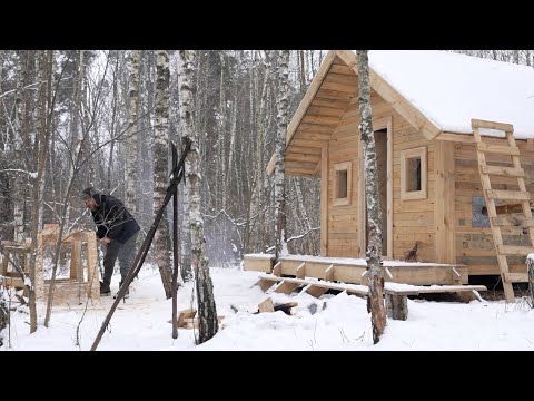 Видео: зимняя работа в моей бревенчатой хижине, необычные стены, сделанные топором