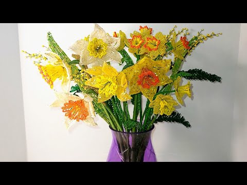 Видео: НАРЦИССЫ ИЗ БИСЕРА Анонс к МК от Koshka2015 - Цветы из бисера, бисероплетение, Beaded daffodils DIY