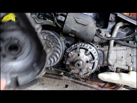 Видео: Yamaha T MAX 500 2001 года  Порвало ремень вариатора, замена