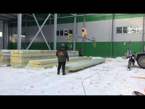 Видео: Переворот кровельной сэндвич панели 200мм 10м