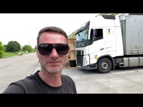 Видео: ХОТЕЛИ НАПАСТЬ НА ПАРКИНГЕ ВО ФРАНЦИИ 😡😡😂