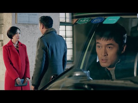 Видео: Муж возвращается поздно с работы и видит жену с начальником.
