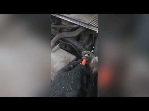 Видео: Замена троса газа рено логан, рено сандеро, лада ларгус. Газдын тросын ауыстыру 5 минутта. Оте онай
