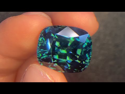 Видео: Необычный циркон.