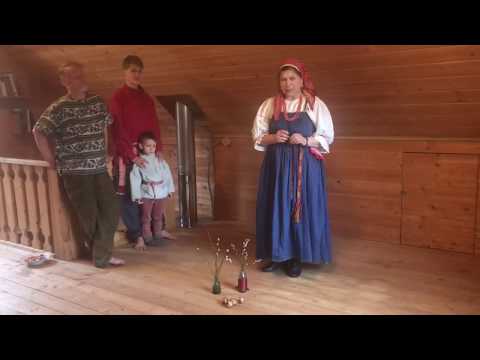 Видео: Пасхальные игры. Катание яиц. Игра «Воротики».