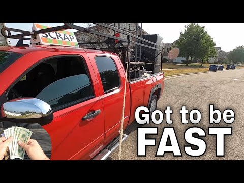 Видео: Охота на улицах в День мусора