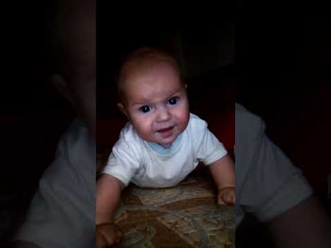 Видео: Маленький Артемчик 