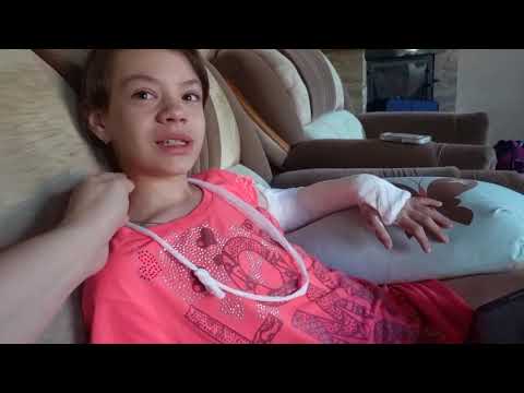 Видео: VLOG Как Даша руку сломала