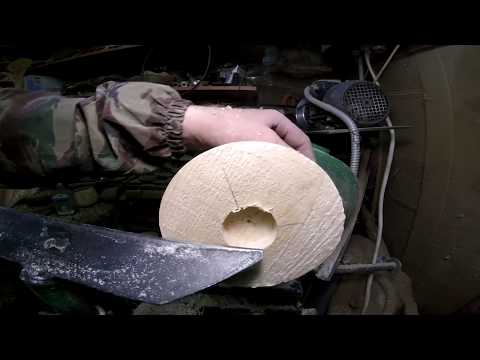 Видео: Точение деревянной тарелки на токарном станке.