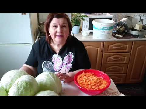 Видео: Квашеная капуста на зиму. Делаем вместе с Пашей, получается очень вкусно!