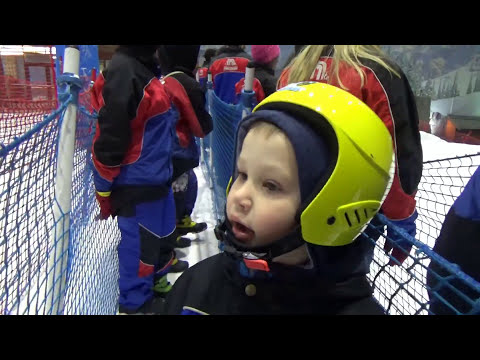 Видео: Макс в Дубаи на санках и больших шарах
