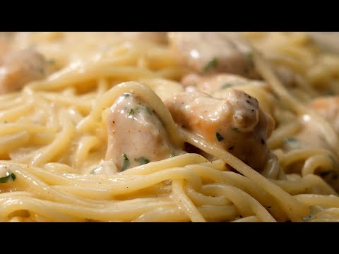 Видео: Паста Альфредо с курицей 🤤 ВКУСНЫЙ рецепт со спагетти