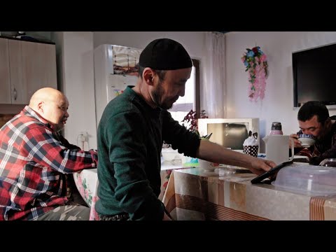 Видео: Как живут коренные казахи в Казахстанских аулах. Жизнь в деревнях Казахского юга