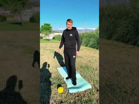 Видео: Прокатываем мышцы мини баскетбольным мячом #триггерныеточки