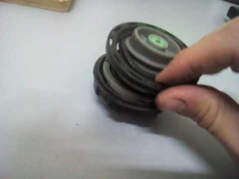 Видео: Chrysler Voyager 3. От чего вакуум в баке. Разбираем и чистим крышку бака.