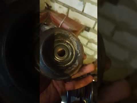 Видео: Скрип передней подвески рено логан