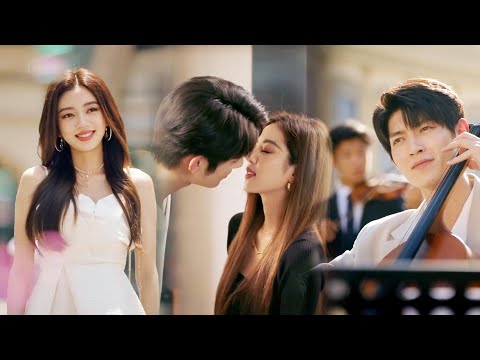 Видео: Босс вот-вот уйдёт, и Золушка спешит признаться в любви