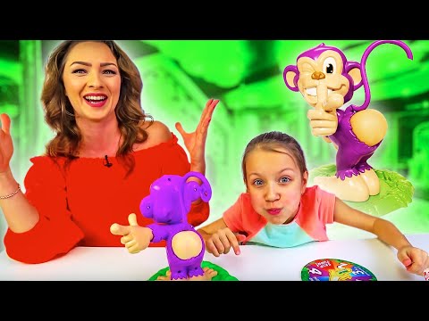 Видео: ЧЕЛЛЕНДЖ ЭТО НЕ Я Потяни Обезьяну За Палец  Pull My Finger Monkey Challenge Game /// Вики Шоу