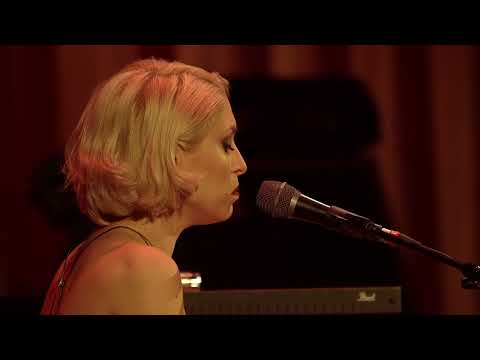 Видео: «Не исчезай» - Маленький оркестр и Алексей Гоман