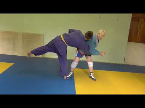 Видео: Упражнение -  борьба на руках в стойке