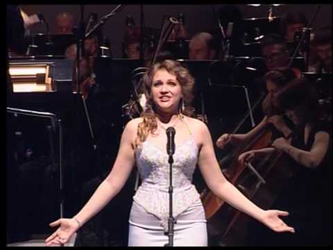 Видео: Елена Терентьева - Песня Анюты из к/ф "Весёлые ребята"