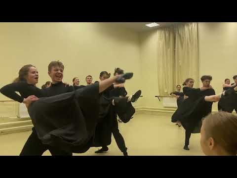 Видео: Танец. Станок. 1 группа. 2 курс