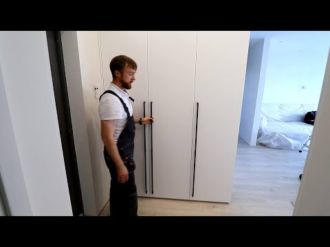 Видео: Шкаф в прихожую белого цвета. Распашной шкаф на три двери. Шкафы Киев.