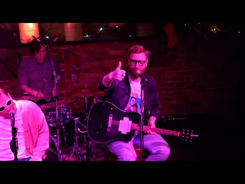 Видео: Щенки @ Izi (unplugged live)