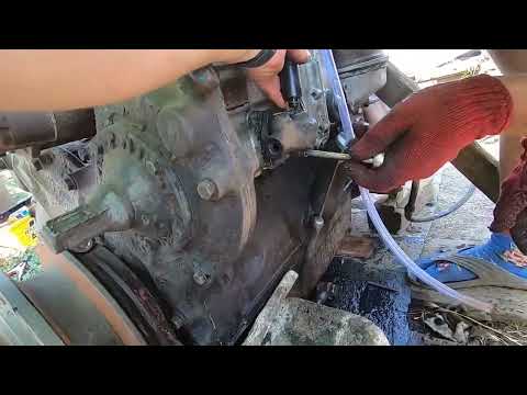 Видео: Запуск двигуна СМД 18 без комбайна