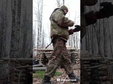 Видео: Меняем у крыши землянки материал и снимаем трубу, готовимся к зиме и весне. 