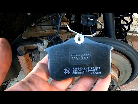 Видео: Замена тормозных колодок Volkswagen JETTA
