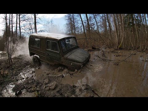 Видео: ЛуАЗ на тракторах, УАЗ, буханка, Нива. Снова утопили ЛуАЗ (((