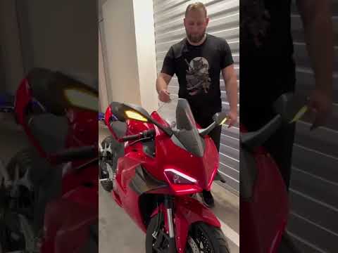 Видео: Электрический Ducati Panigale V4. Достоин внимания?