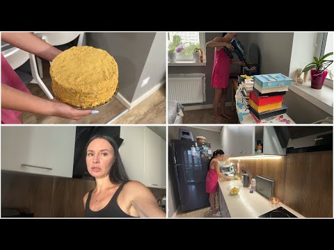 Видео: Печу торт медовик/Прибираю/Він для мене найкращий 