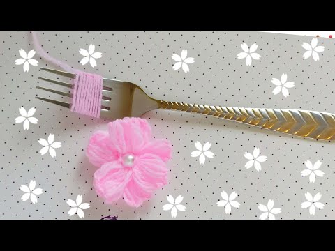 Видео: Цветок из пряжи с помощью вилки🌸/Hand Embroidery Hack🌸/DIY Woolen Flowers🌸/yarn flower on a fork