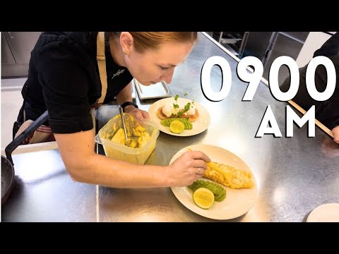 Видео: Расслабленное утро на борту суперъяхты