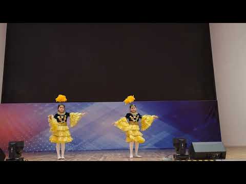 Видео: казахский танец 💃 "Екі қыз"