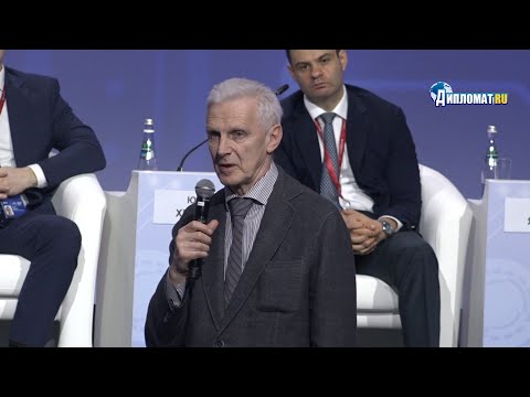 Видео: «Благодарите санкции! Такого всплеска науки не было ни в России, ни в СССР» — Фурсенко в Сириусе