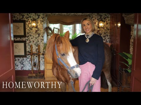 Видео: ЭКСКУРСИЯ ПО ДОМУ | Внутри теплого и необычного английского дома, созданного для семьи и животных