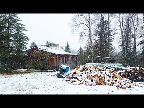 Видео: ПЕРВЫЙ СНЕГ В ДОМИКЕ l Жизнь без электросети в Северной Канаде
