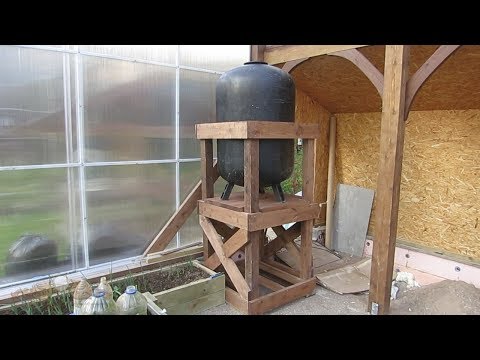 Видео: Подставка под бак с водой для полива в теплице