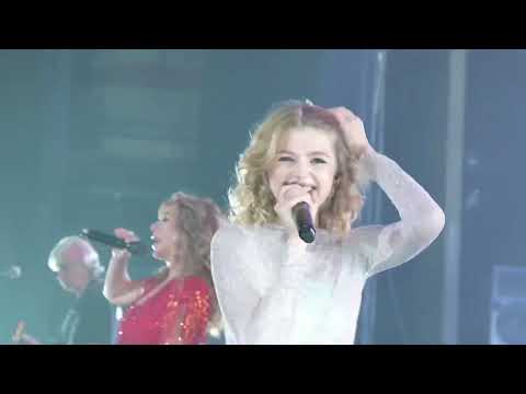 Видео: Спели с Аленой Апиной на концерте песню Американ Бой