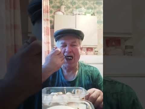 Видео: На десерт мороженое с солёной карамелью.