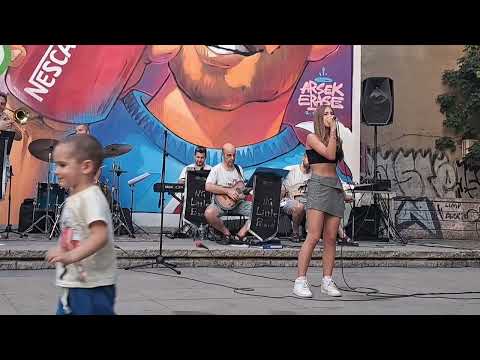 Видео: "Светът е за двама" - Иванина Колева