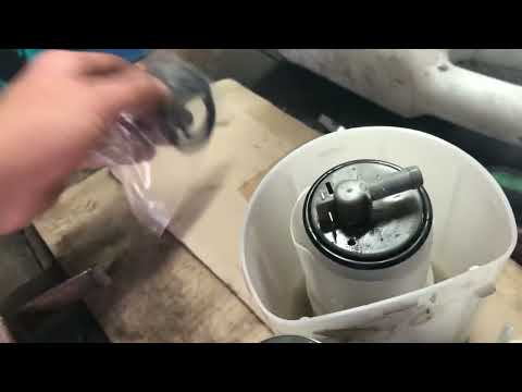 Видео: Жужжит бензонасос. Замена бензонасоса гольф 4