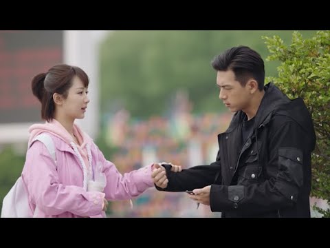 Видео: С помощью маленькой девочки и их чувства друг к другу растут