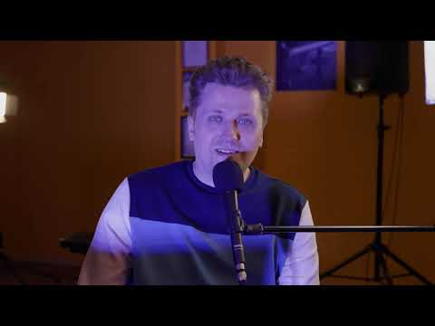 Видео: #2 Упражнения по вокалу для новичков. Часть 2. Распевка, которая быстро научит петь.